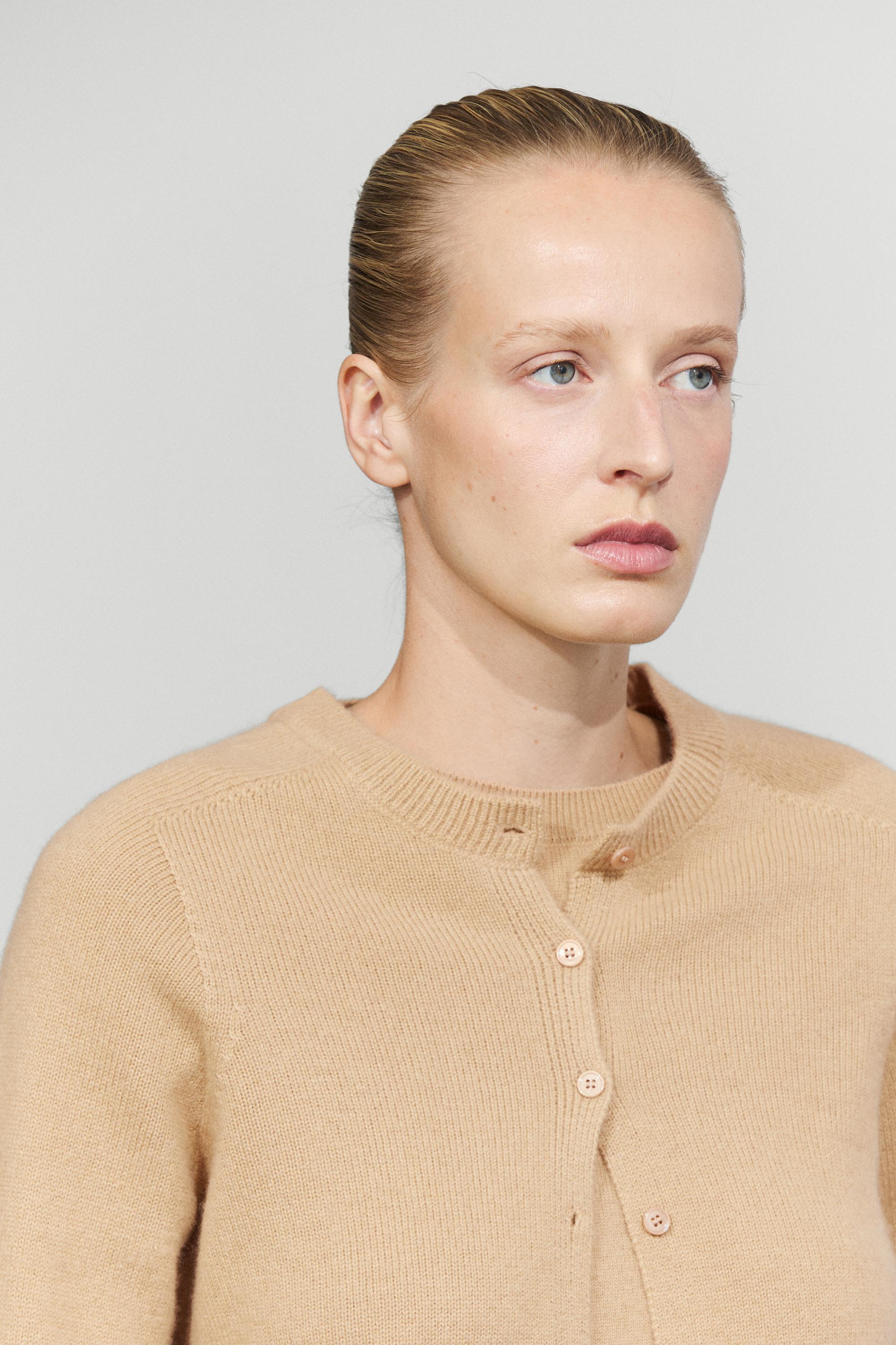 100% cashmere cropped knit cardigan